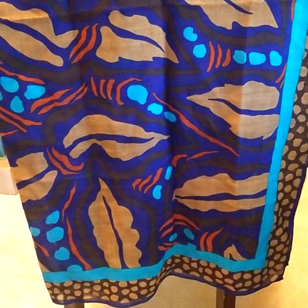 FIVE Scarves Bundle - Picture 3 of 6